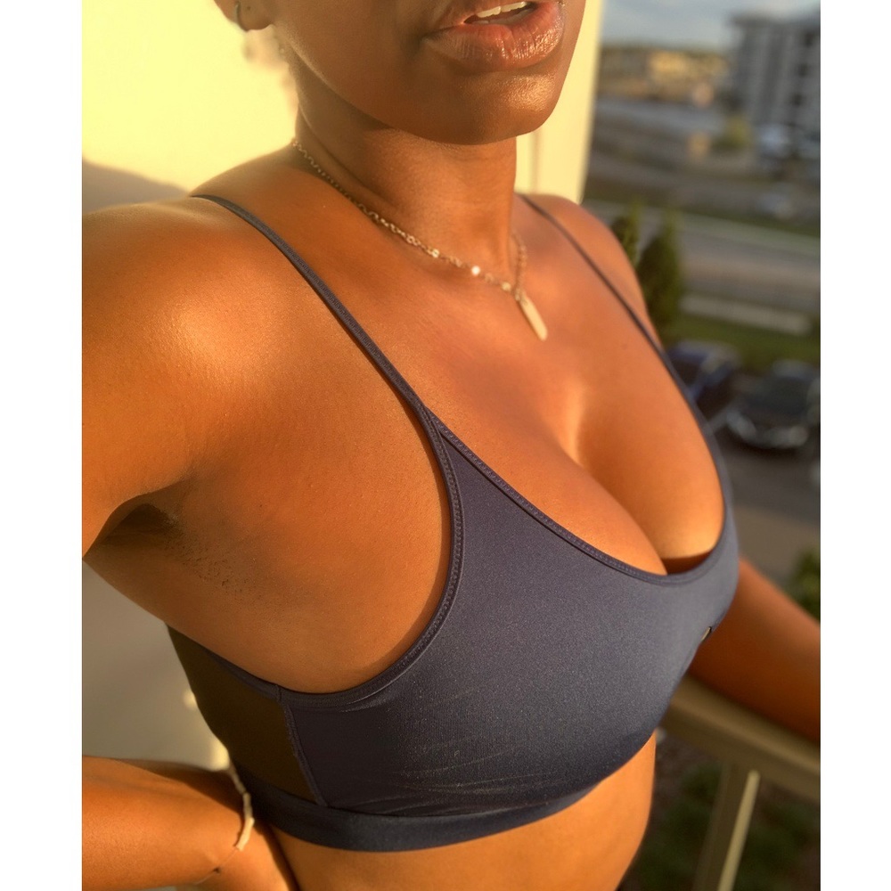 ❌SOLD❌Victoria’s Secret Sport Navy and Black Mesh Sports Bra Size Large - Picture 3 of 11
